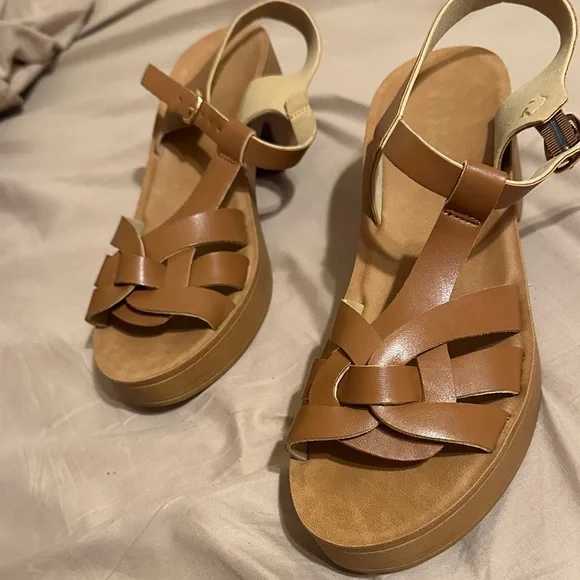 JCPenney Tan Leather Women's Sandals - Picture 1 of 9